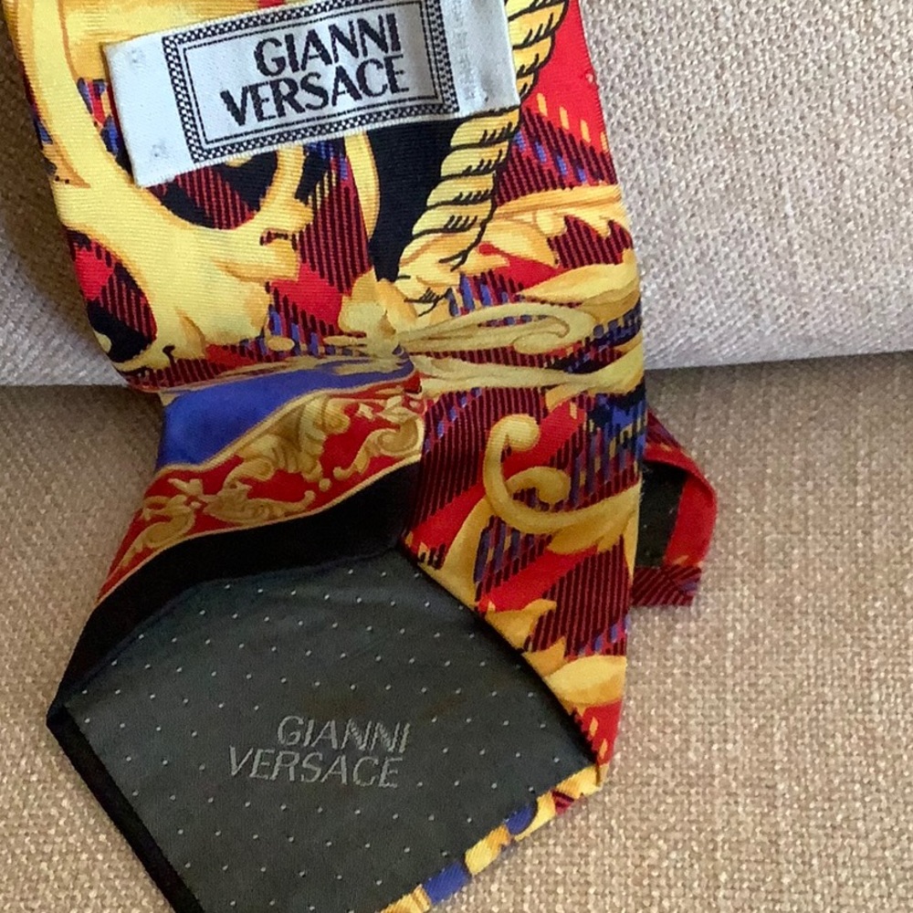 Gianni Versace men’ when in Florida on  Apr 28th - Picture 2 of 3